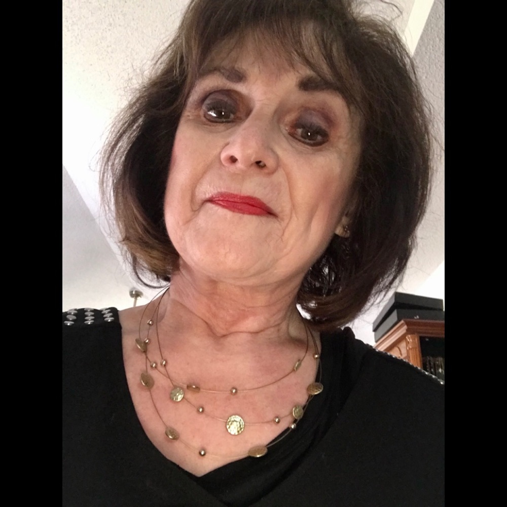 Dainty Gold Toned Wire Necklace